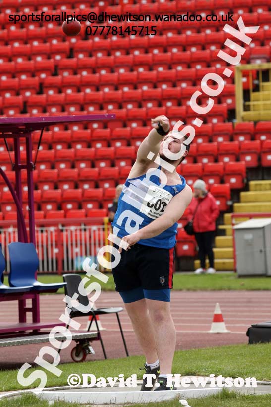 Mens under-20s shot putt, North Eastern Track and Field Champs, Gateshead Stadium. Photo: David T. Hewitson/Sports for All Pics